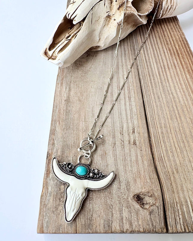 Western White Steerhead Stone Pendant Toggle Chain Necklace