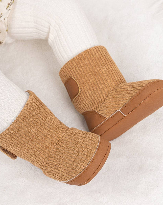 Inner sherpa ribbed baby boots. CG5406