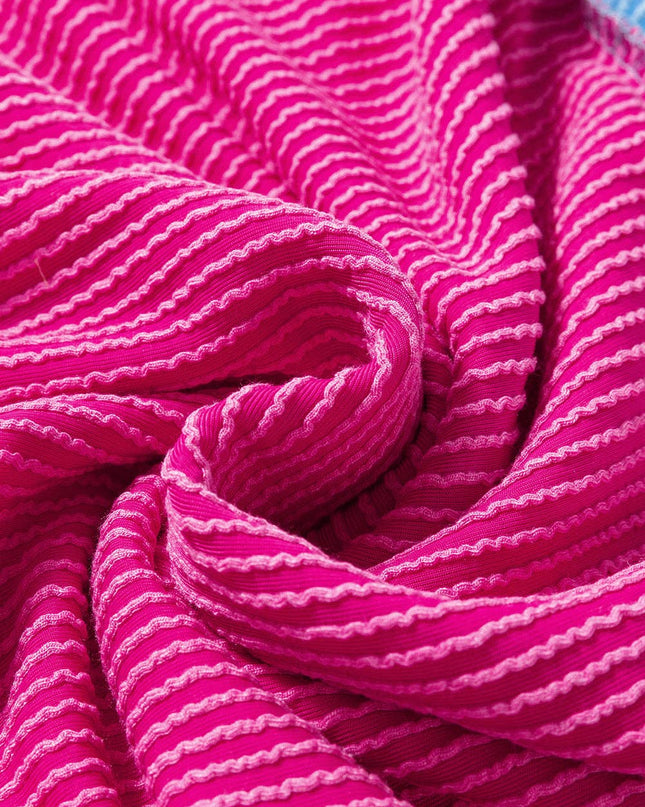 Textured Contrast Trim Round Neck T Shirt