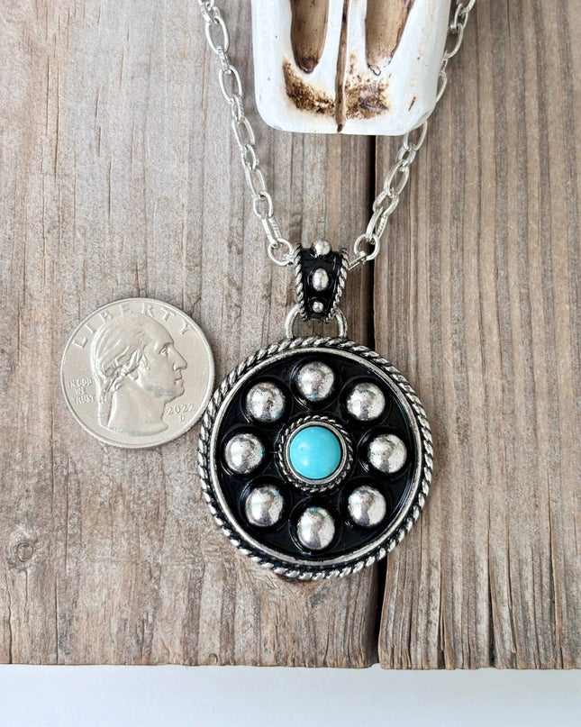Western Style Studded Round Turquoise Stone Pendant Necklace