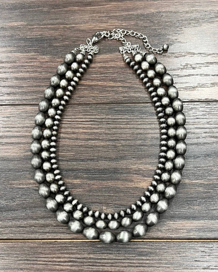 739055, Handmade 17" Oval/Round Navajo Bead Necklace