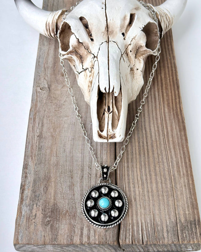 Western Style Studded Round Turquoise Stone Pendant Necklace