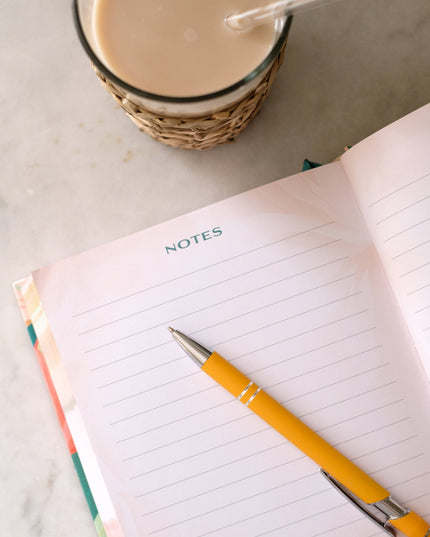 A Year of God's Goodness:A Prayer & Praise Tracker for Women