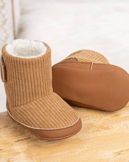 Inner sherpa ribbed baby boots. CG5406