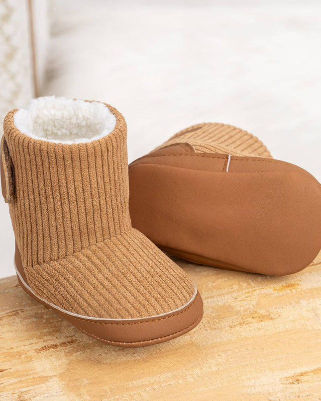 Inner sherpa ribbed baby boots. CG5406