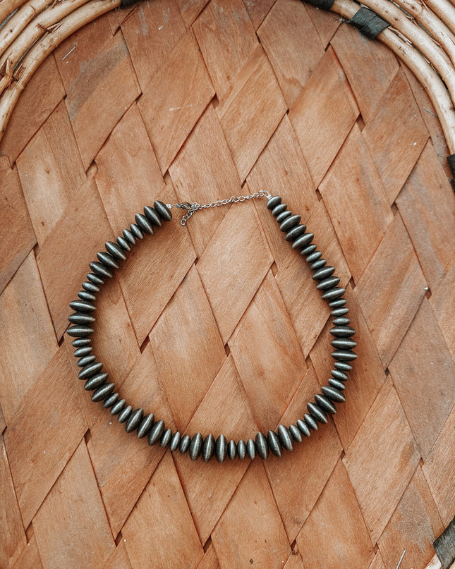 The Runner | Faux Navajo Pearl Necklace 